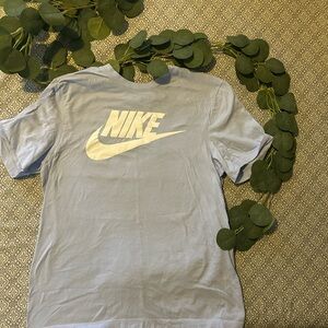 Women’s Nike tee shirt